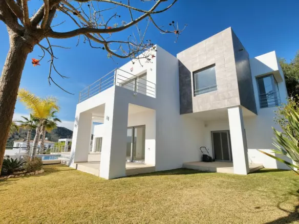 4-bedroom Villa In Benahavis, Spain (289 M²)
