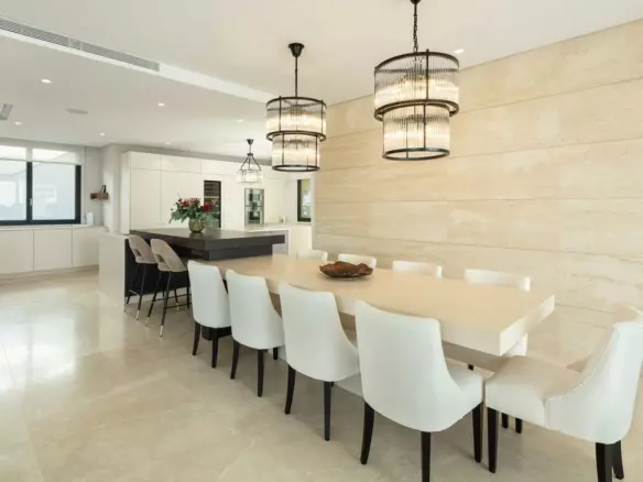 7-bedroom Villa In Estepona, Spain (1.365 M²)