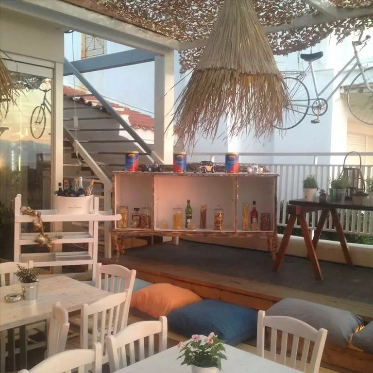Business In Loutraki-perachora, Greece (340 M²)