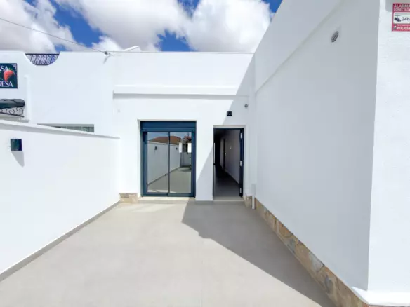 3-bedroom Villa In Torrevieja, Spain (109 M²)