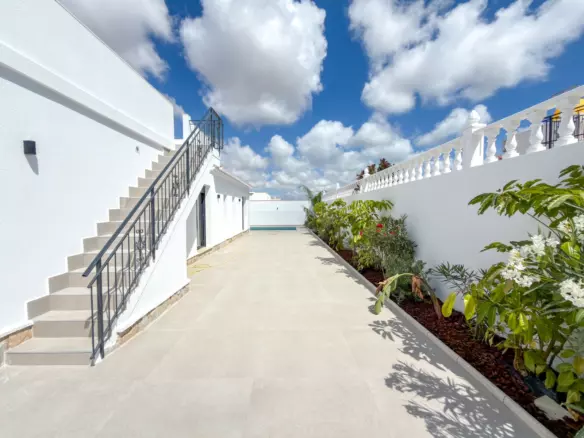 3-bedroom Villa In Torrevieja, Spain (109 M²)