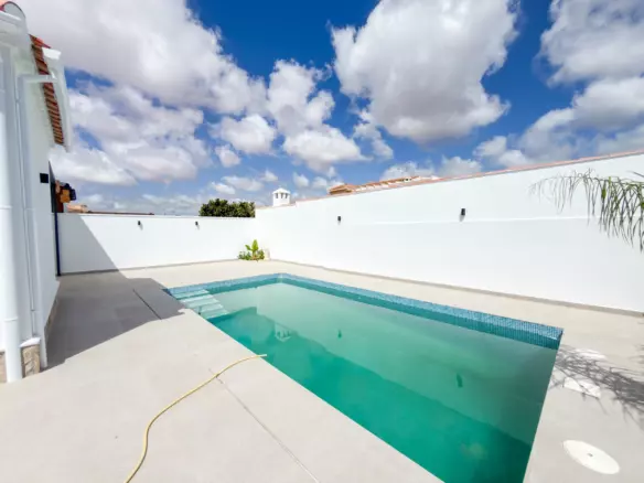 3-bedroom Villa In Torrevieja, Spain (109 M²)
