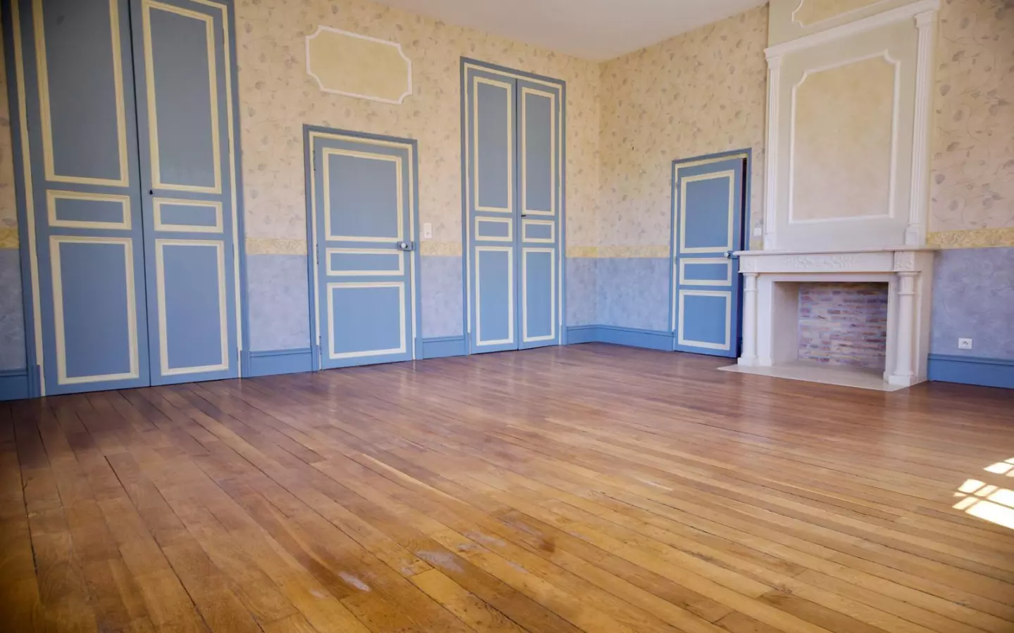 8-bedroom Manor House In Lizant, France (697 M²)