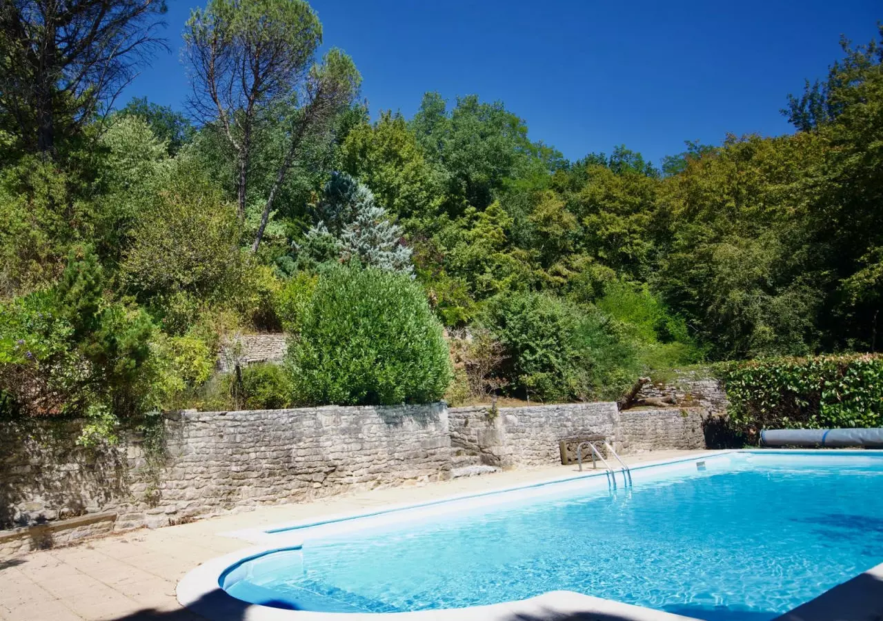 8-bedroom Manor House In Lizant, France (697 M²)