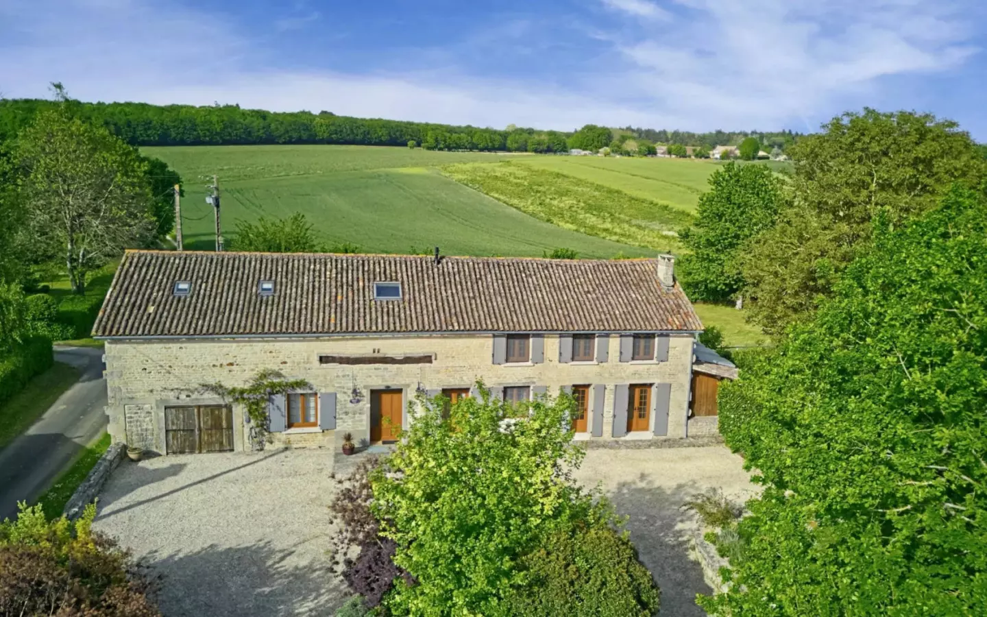 5-bedroom Country House In Lorigne, France (287 M²)