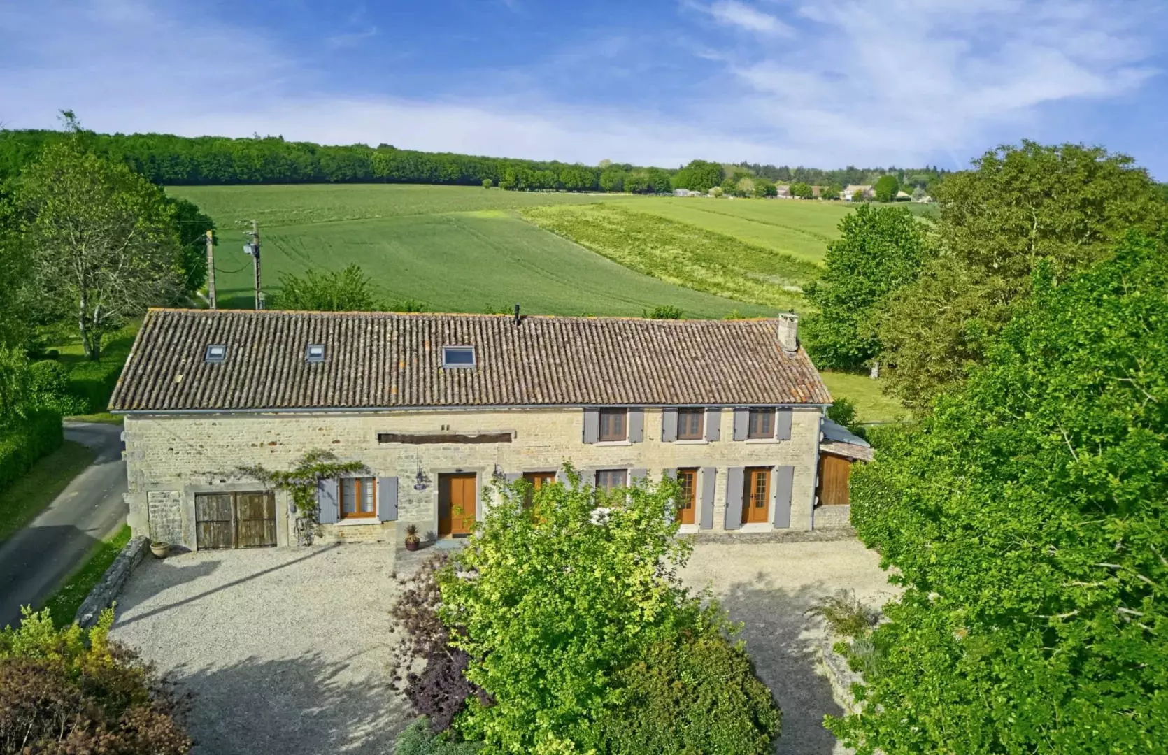 property_image_15ssw4dvdm_20261028020231-ca0d17 5-bedroom Country House In Lorigne, France (287 M²)