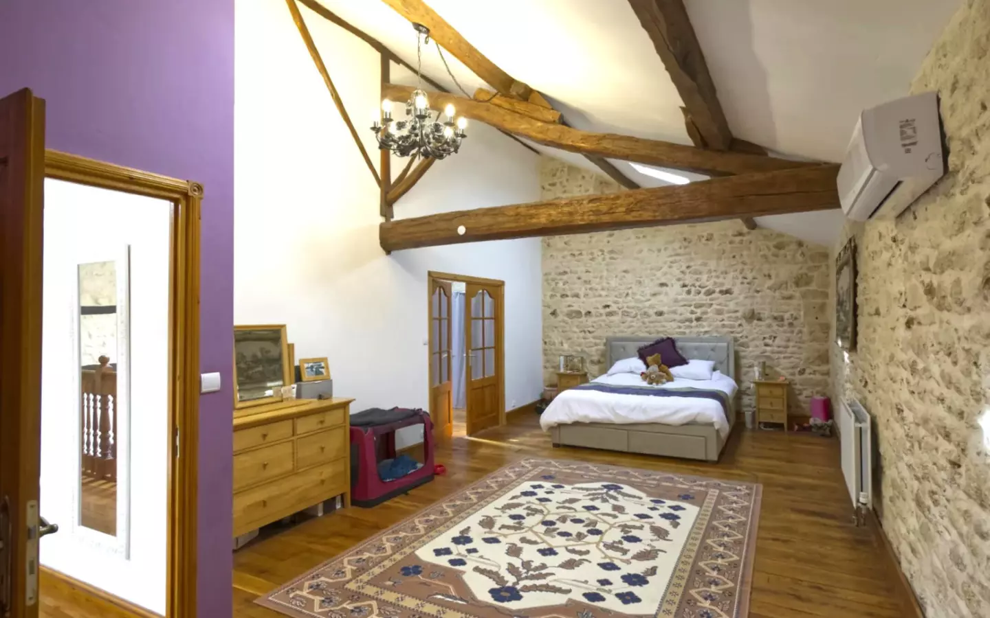 5-bedroom Country House In Lorigne, France (287 M²)