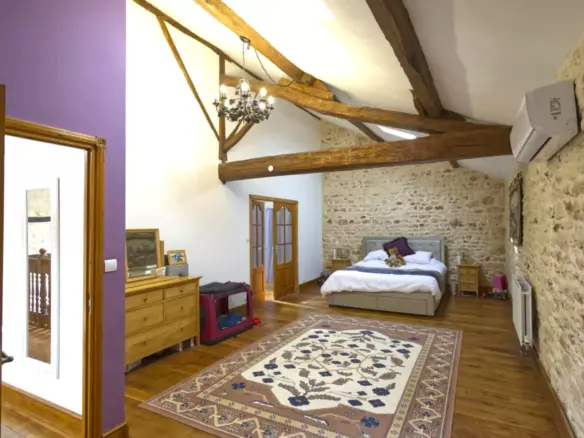 5-bedroom Country House In Lorigne, France (287 M²)