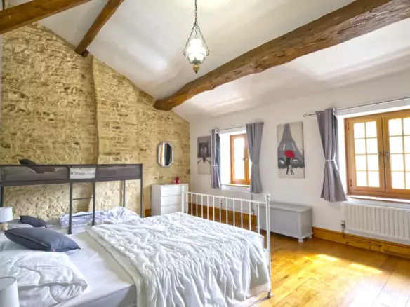 5-bedroom Country House In Lorigne, France (287 M²)