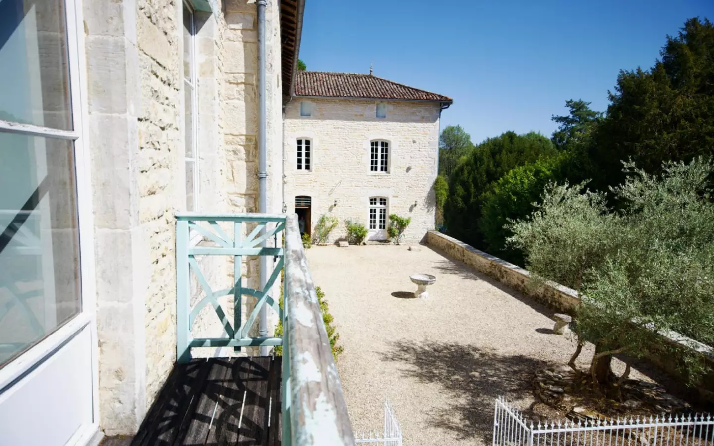 8-bedroom Manor House In Lizant, France (697 M²)
