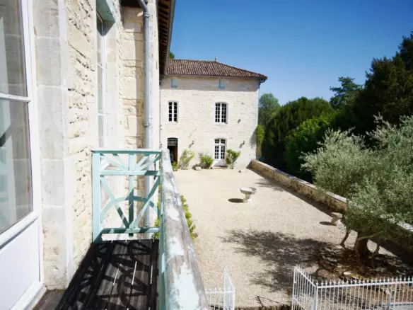 8-bedroom Manor House In Lizant, France (697 M²)