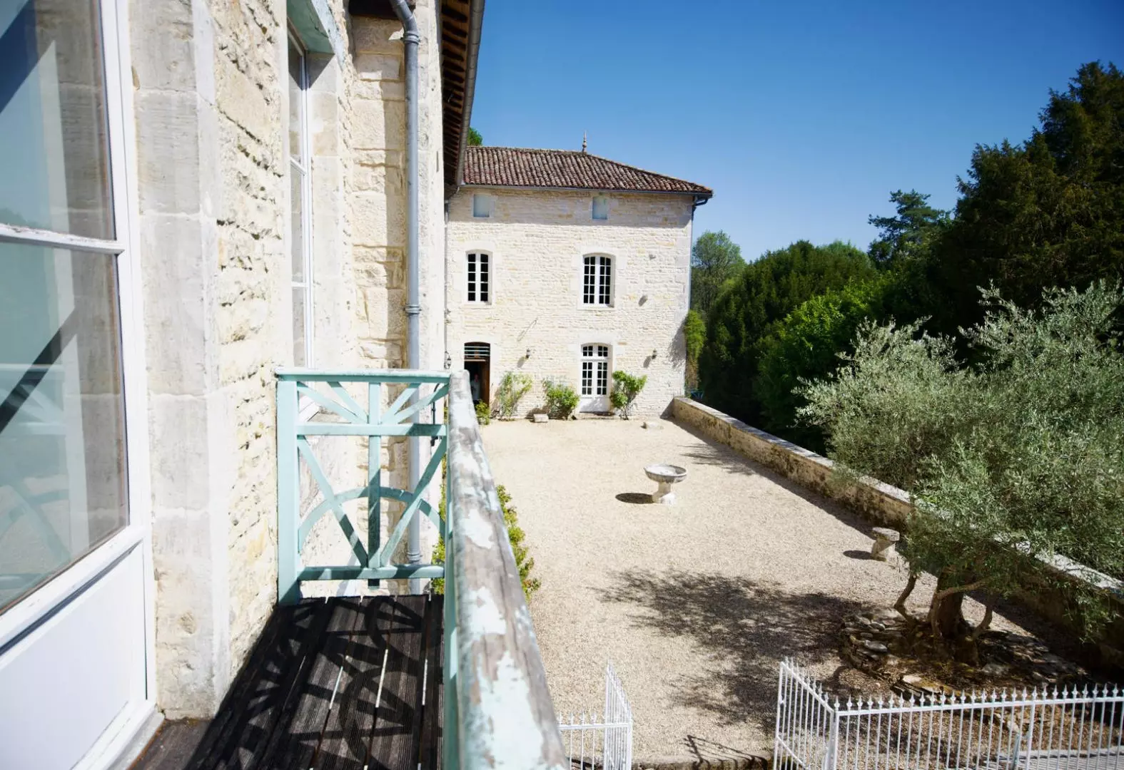 8-bedroom Manor House In Lizant, France (697 M²)
