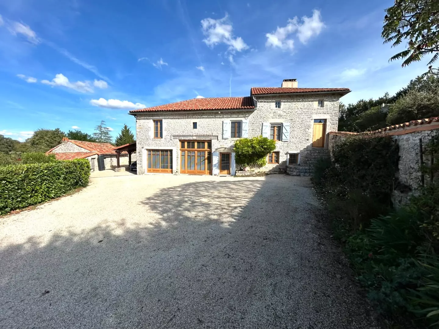 property_image_1hafagfbap_20261028020910-52f677 3-bedroom Country House In Poursac, France (240 M²)