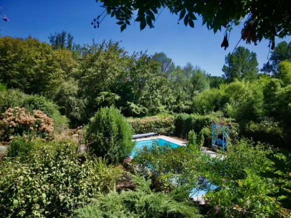 8-bedroom Manor House In Lizant, France (697 M²)