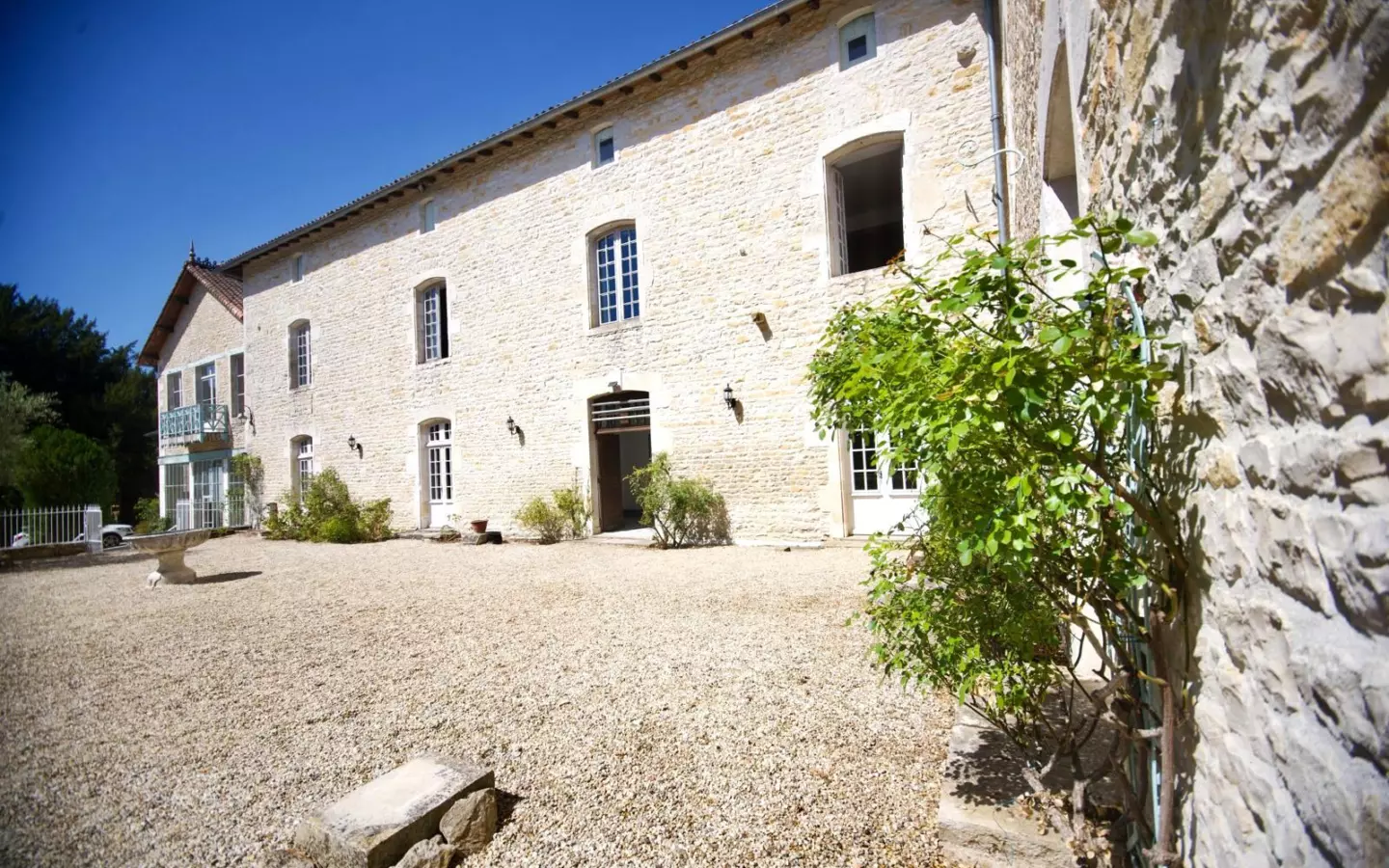 8-bedroom Manor House In Lizant, France (697 M²)