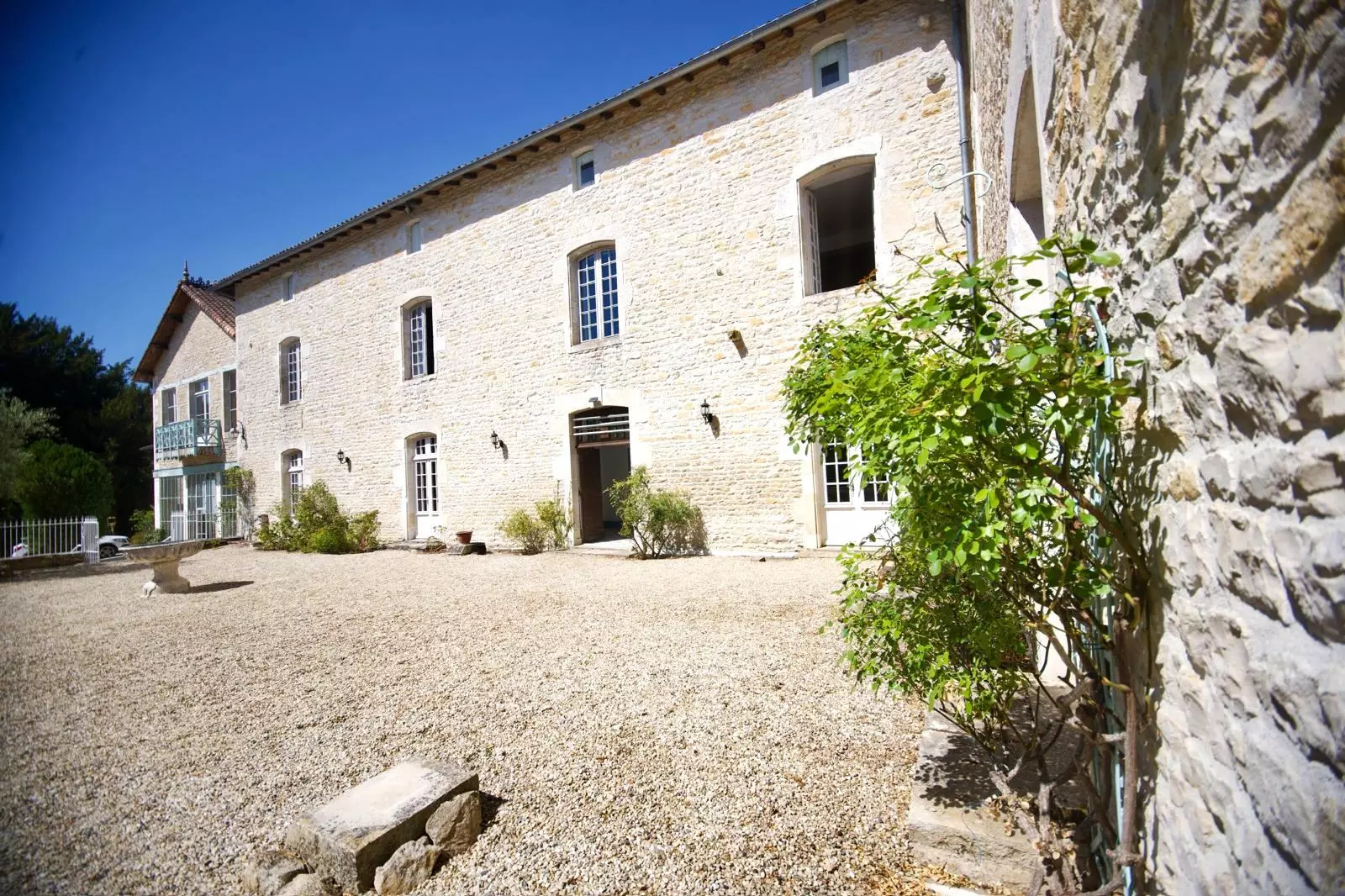 8-bedroom Manor House In Lizant, France (697 M²)