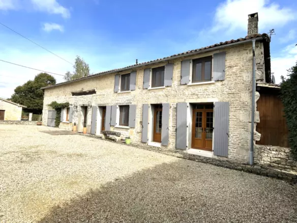 5-bedroom Country House In Lorigne, France (287 M²)