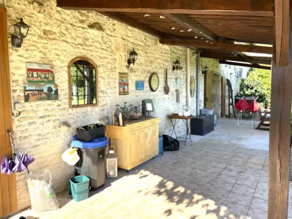 5-bedroom Country House In Lorigne, France (287 M²)