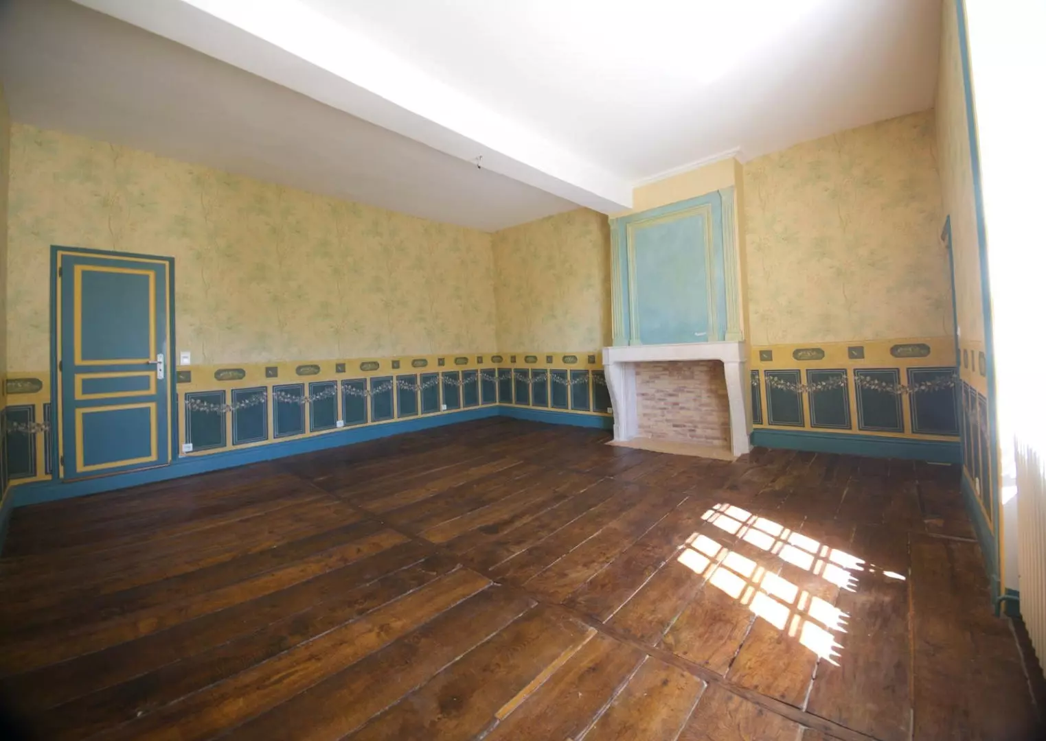 8-bedroom Manor House In Lizant, France (697 M²)