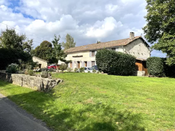 5-bedroom Country House In Lorigne, France (287 M²)