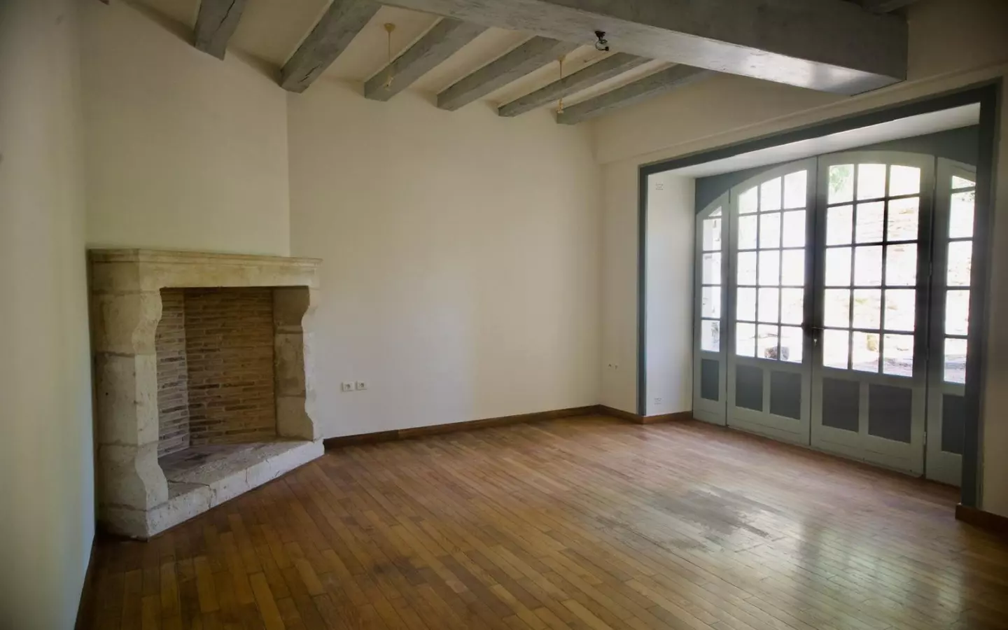 8-bedroom Manor House In Lizant, France (697 M²)