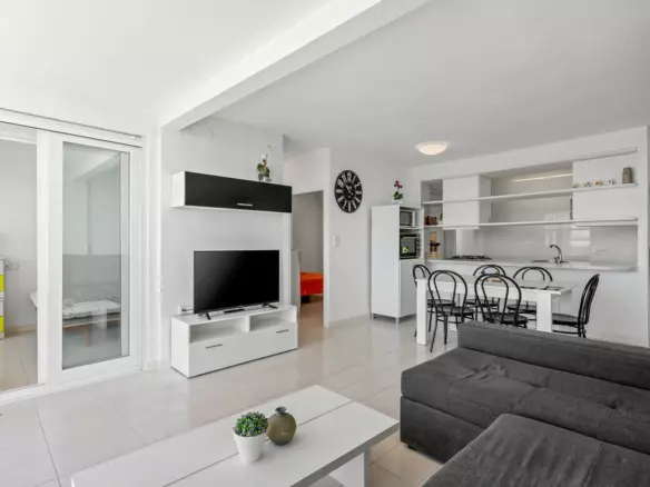 3-bedroom Apartment In Santa Pola, Spain (77 M²)
