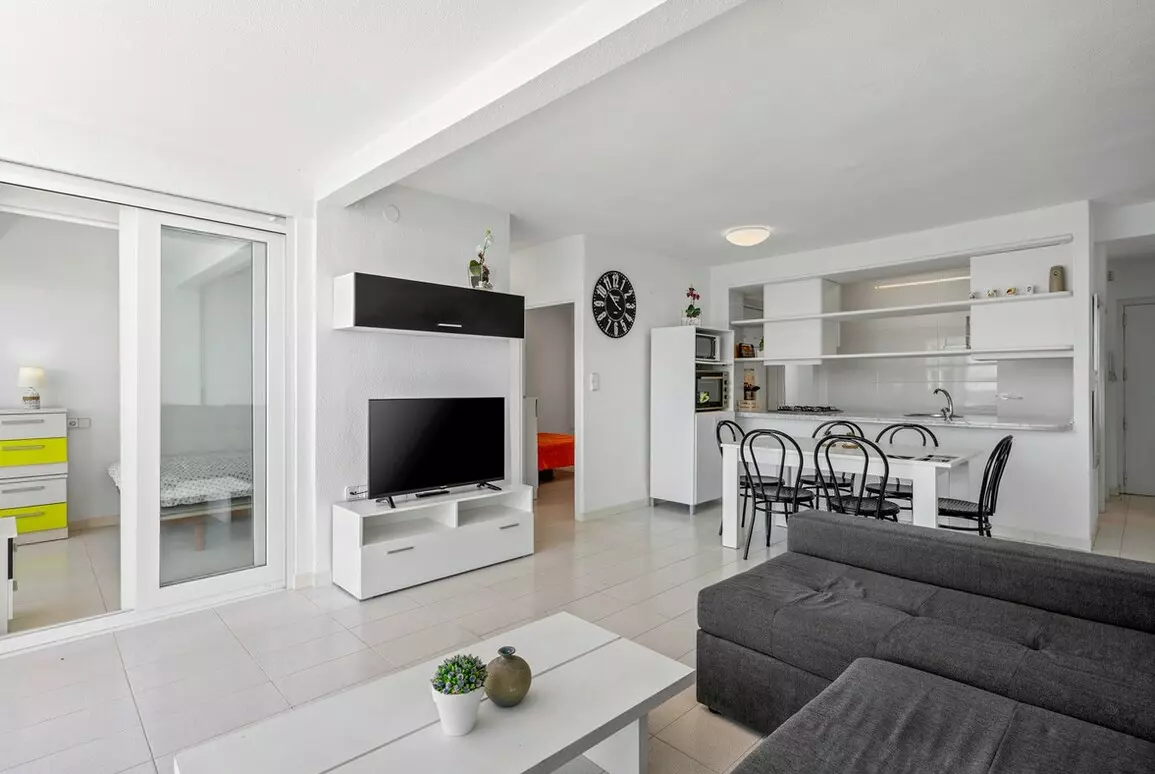 3-bedroom Apartment In Santa Pola, Spain (77 M²)