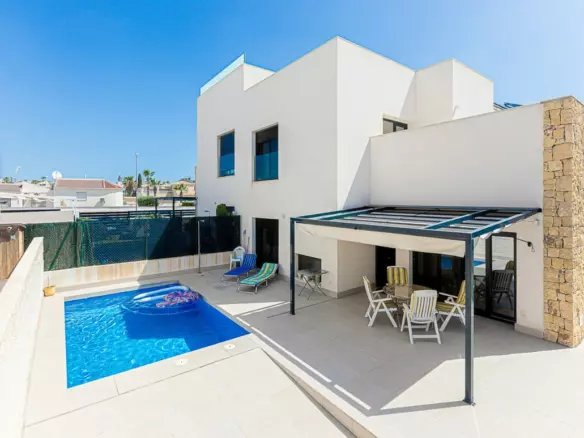 3-bedroom Villa In Rojales, Spain (162 M²)