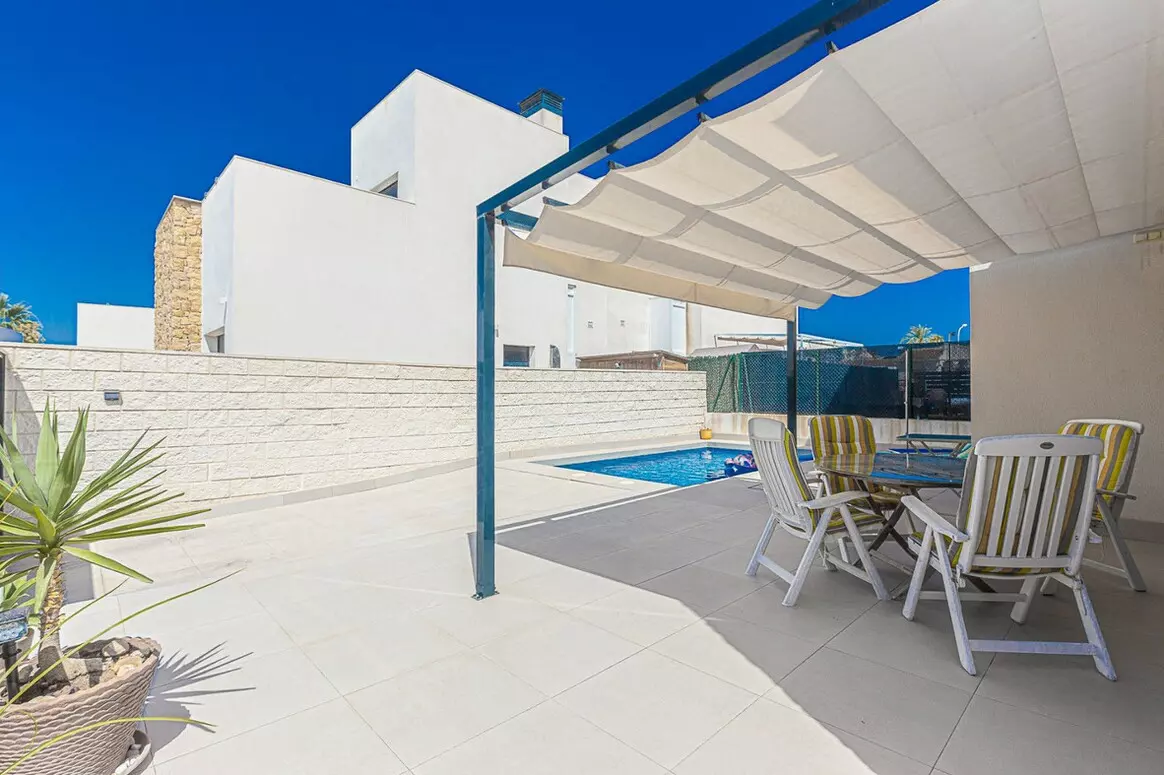 3-bedroom Villa In Rojales, Spain (162 M²)