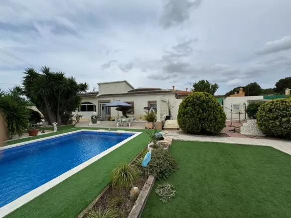 3-bedroom Villa In San Fulgencio, Spain (298 M²)