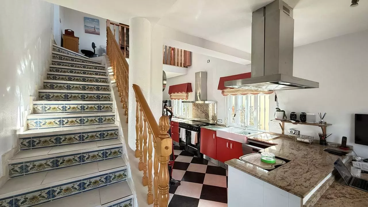 5-bedroom Villa In Pilar De La Horadada, Spain (220 M²)