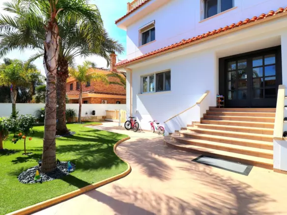 5-bedroom Villa In Orihuela Costa, Spain (250 M²)