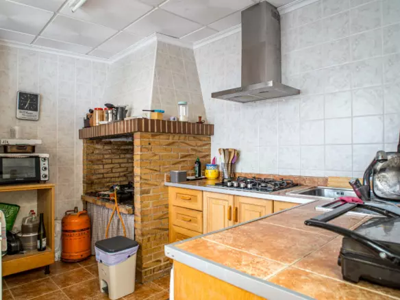6-bedroom Townhouse In Pinoso, Spain (371 M²)