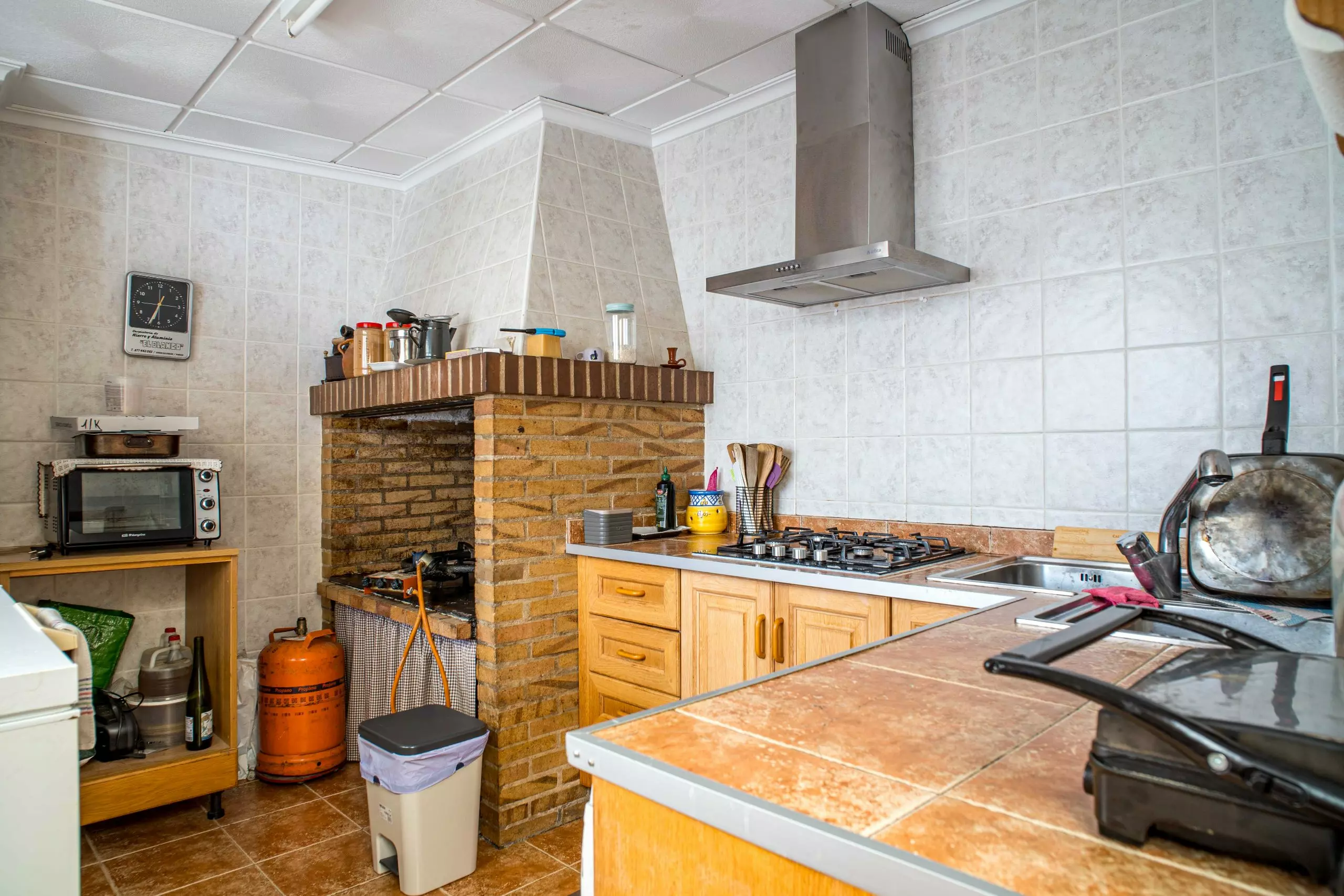 6-bedroom Townhouse In Pinoso, Spain (371 M²)