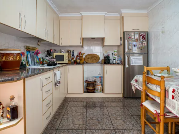 6-bedroom Townhouse In Pinoso, Spain (371 M²)