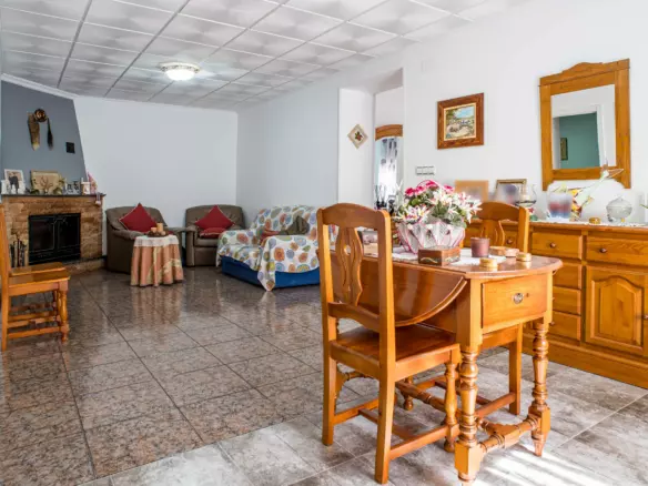 6-bedroom Townhouse In Pinoso, Spain (371 M²)