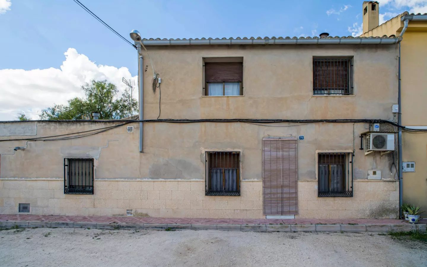 6-bedroom Townhouse In Pinoso, Spain (371 M²)