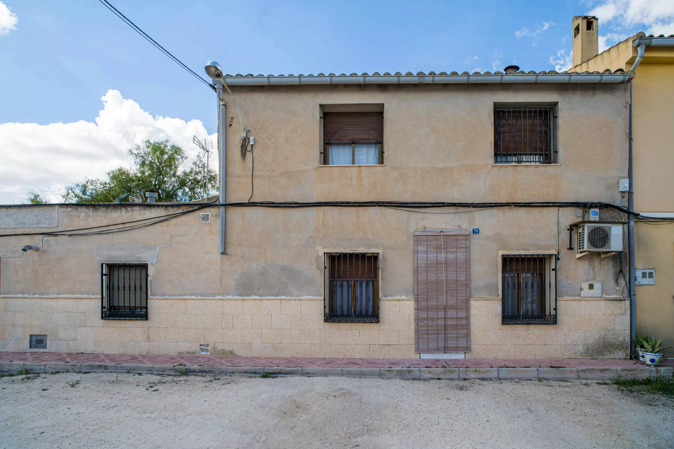 6-bedroom Townhouse In Pinoso, Spain (371 M²)