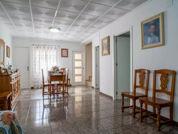 6-bedroom Townhouse In Pinoso, Spain (371 M²)
