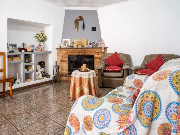 6-bedroom Townhouse In Pinoso, Spain (371 M²)