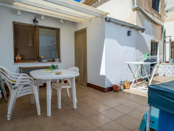 6-bedroom Townhouse In Pinoso, Spain (371 M²)