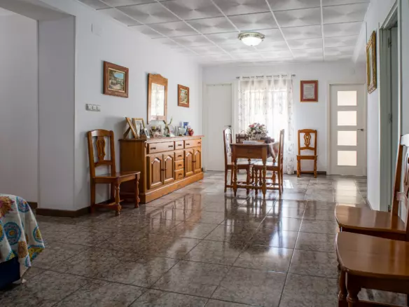 6-bedroom Townhouse In Pinoso, Spain (371 M²)