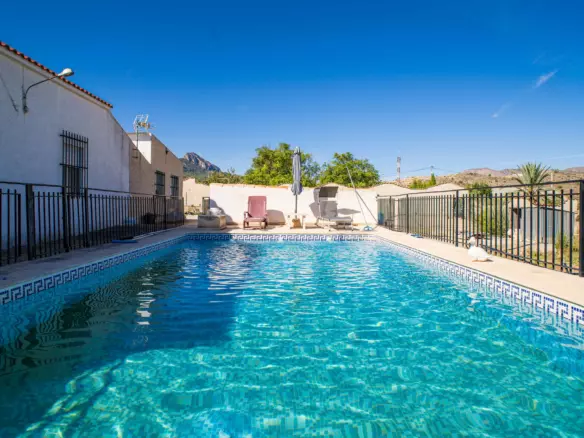 4-bedroom Detached Villa In La Romana, Spain (153 M²)
