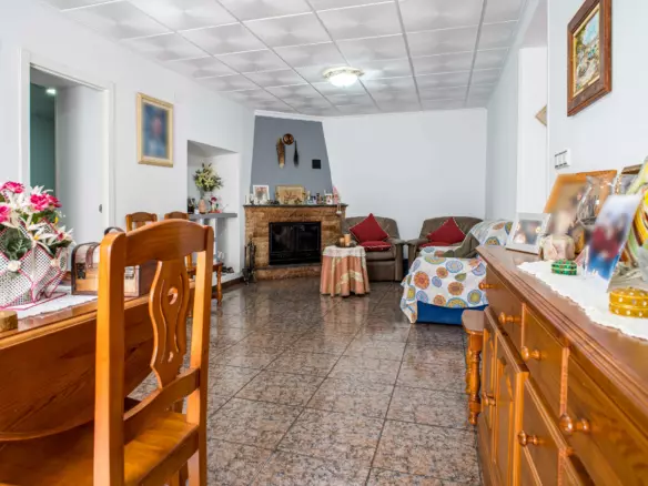 6-bedroom Townhouse In Pinoso, Spain (371 M²)