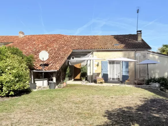 2-bedroom House In Saint-laurent-des-combes, France (116 M²)