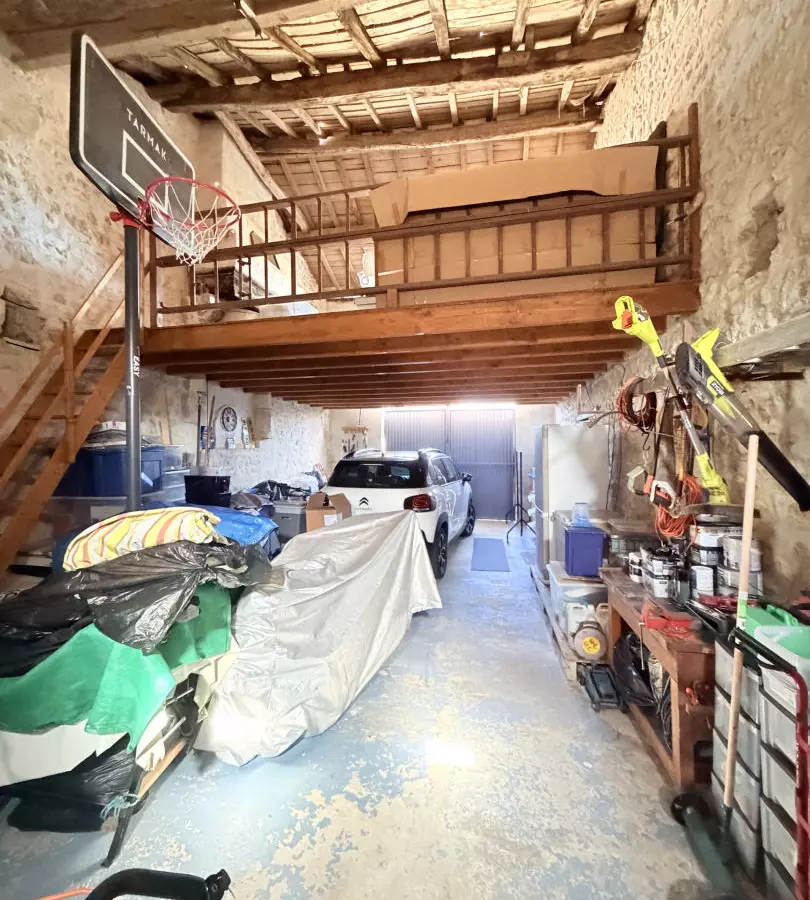 2-bedroom House In Saint-laurent-des-combes, France (116 M²)