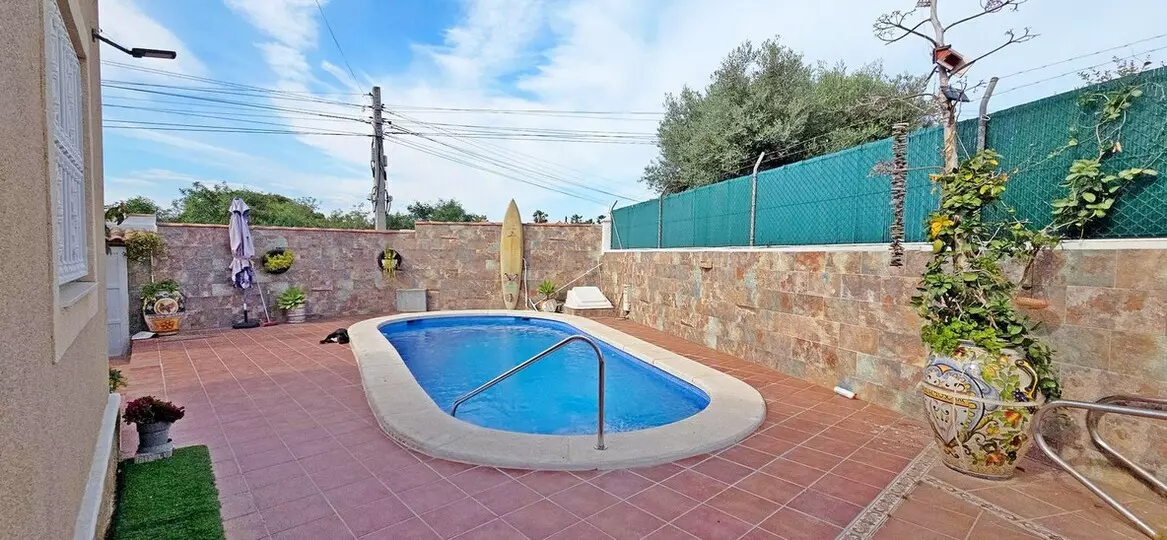 5-bedroom Villa In Torrevieja, Spain (170 M²)