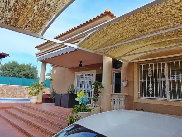5-bedroom Villa In Torrevieja, Spain (170 M²)