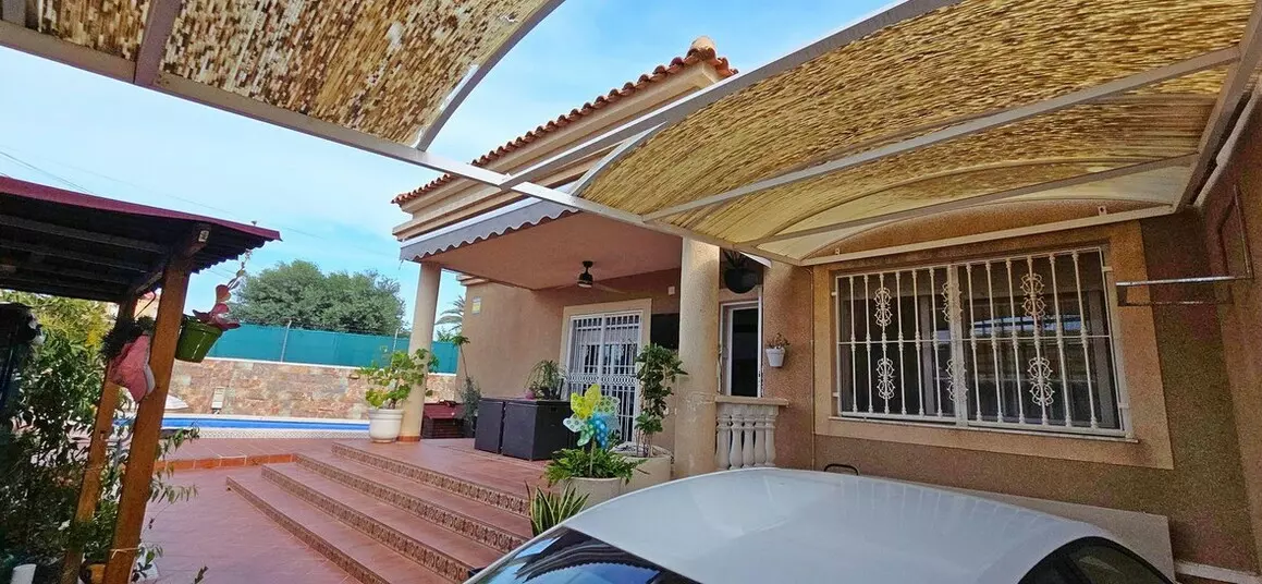5-bedroom Villa In Torrevieja, Spain (170 M²)