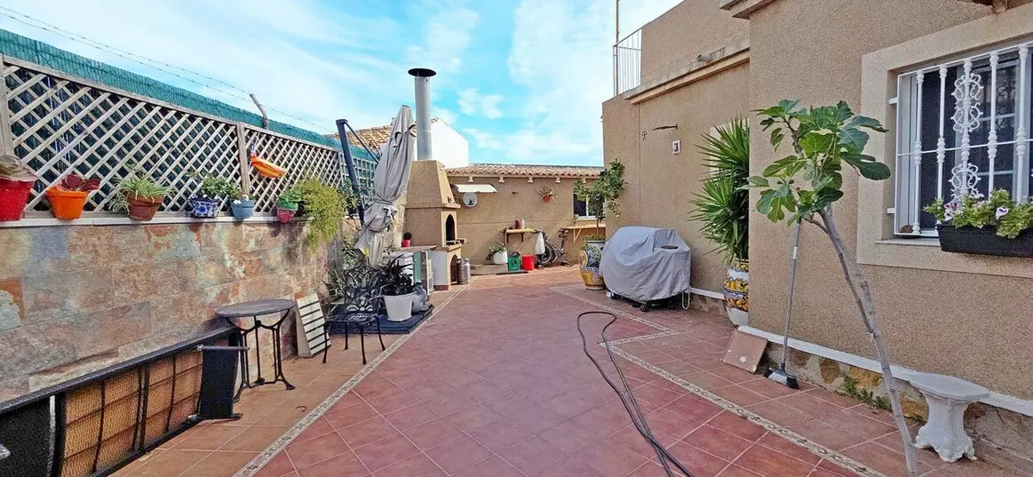 5-bedroom Villa In Torrevieja, Spain (170 M²)